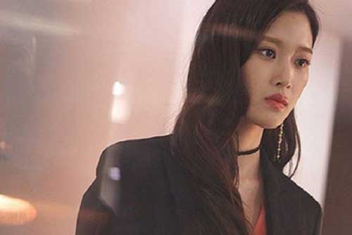 Rẽ vào nhà chị gái ngủ nhờ trong một đêm mưa gió sấm chớp, tôi rụng rời khi khám phá ra bí mật tày đình của anh rể