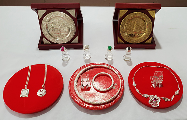 Nghệ nhân kim hoàn Thừa Thiên – Huế, Quảng Nam hiến tặng hơn 90 hiện vật cho Bảo tàng Mỹ thuật Đà Nẵng