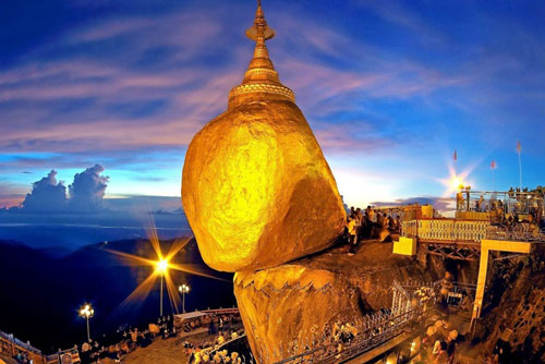 CLIP: Tảng đá dát vàng nằm chênh vênh trên vách núi ở Myanmar