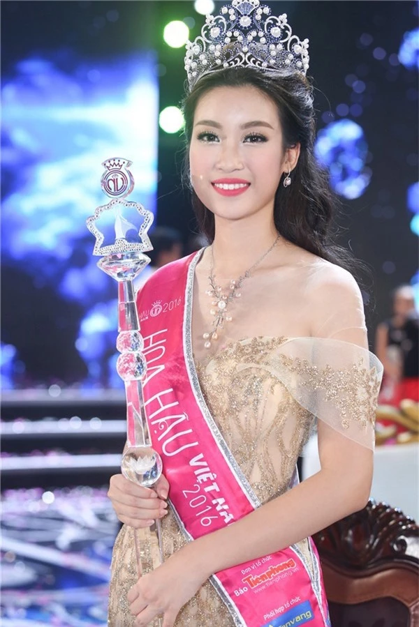 Đỗ Mỹ Linh: Người đẹp phố cổ 4 năm đăng quang Hoa hậu và chặng đường bền bỉ giữ gìn vương miện - Ảnh 2.