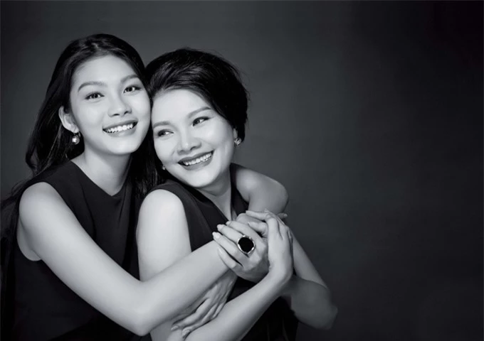 Hai mẹ con diễn viên Kiều Trinh - Thanh Tú.