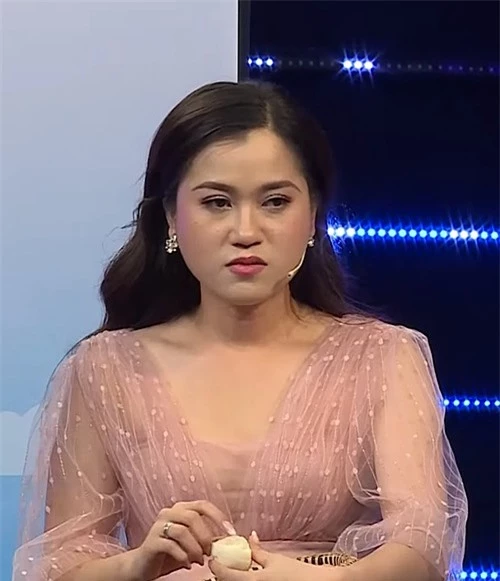 Lâm Vỹ Dạ bị phản ứng vì xuất hiện dày đặc trong các gameshow.