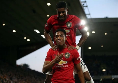 Khi Rashford và Martial chấn thương, NHM Man United có thể tin tưởng vào Cavani (ảnh chủ) trên hàng công Quỷ đỏ