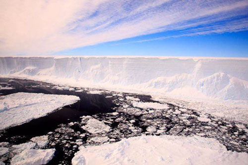 CLIP: Khám phá 'xứ sở thần tiên' dưới thềm băng Nam Cực