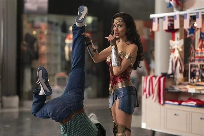 Gal Gadot tiếp tục đóng Wonder Woman.