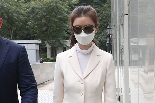 Tình cũ đến tòa đòi nợ Châu Tinh Trì