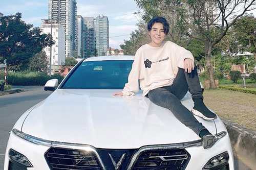 Vũ Cát Tường tậu xế hộp mới, còn đặt tên cực đáng yêu là 'bé Sáng'