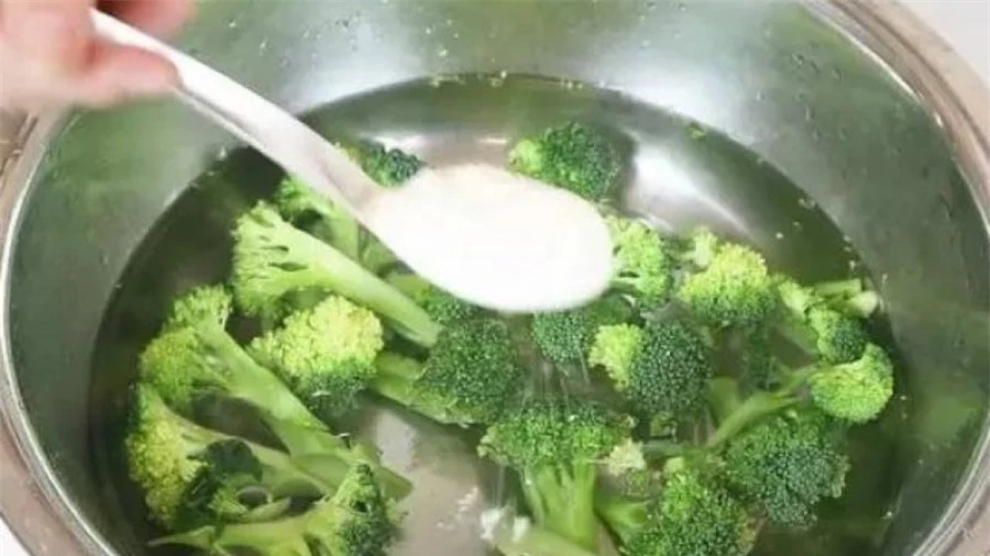 Bông cải xanh nên chần qua trước khi nấu