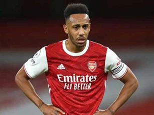 Aubameyang sa sút vì bị 'nhào nặn'