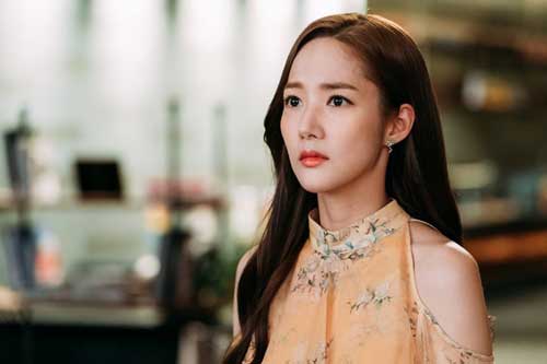 Cuối tuần cùng chồng con ra quán cafe, tim tôi bỗng lặng đi khi thấy bóng dáng người đàn ông ngồi bàn đối diện