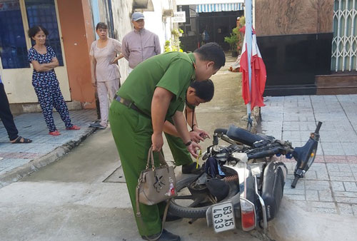 Tiền Giang: Nữ giáo viên bị cướp giật giỏ xách trên đường tới trường dự lễ 20/11