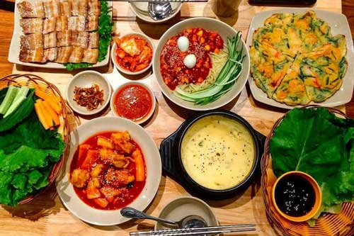 4 thói quen ăn uống cực xấu làm lượng đường trong máu tăng nhanh sau bữa tối