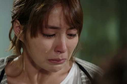 Bị chồng đánh tím mặt, mẹ chồng nhìn thấy lại quắc mắt mắng tôi nhưng câu nói của bà khiến gã vũ phu cứng họng