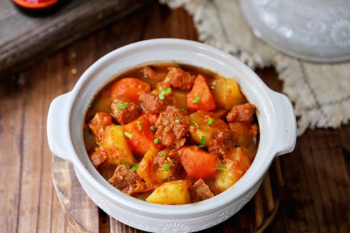 Cách nấu canh thịt bò mềm ngon, nóng hổi cho bữa cơm gia đình