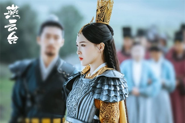 Yến Vân Đài: Tạo hình cực đẹp của &quot;Hoàng hậu&quot; Đường Yên, photoshop rõ chuẩn nhưng netizen chỉ chú ý đến vòng eo - Ảnh 5.