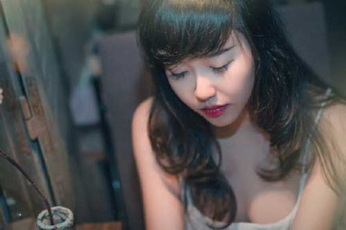 Đêm tân hôn, vừa nhìn thấy vết máu đỏ trên ga giường, chồng sầm mặt rồi đùng đùng đuổi tôi về nhà mẹ đẻ lúc 4 giờ sáng