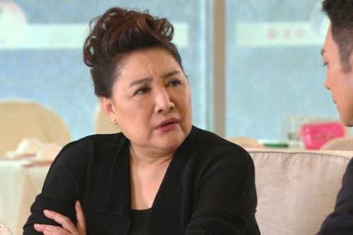 Con rể "tái mặt" trước lời đề nghị sỗ sàng của mẹ vợ trong tiệc sinh nhật xa hoa, nhưng lời đáp trả thẳng thừng của anh mới khiến bà bối rối