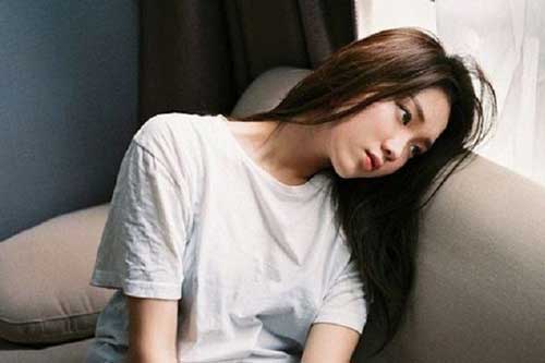 Lấy được chồng lương 50 triệu/tháng, ai cũng xuýt xoa khen tôi vớ bở, đêm tân hôn tình cờ mở ví tiền của anh mà tôi sốc nặng