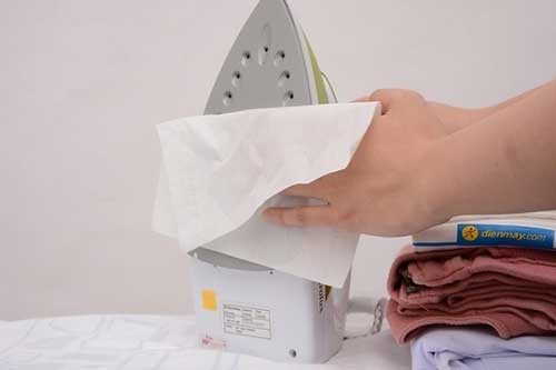 Mẹo vệ sinh bàn ủi sạch và an toàn