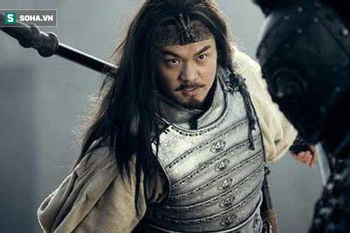 Vừa hay tin Mã Siêu đầu hàng Lưu Bị, tại sao Quan Vũ phải tức tốc viết thư cho huynh trưởng đòi so tài?