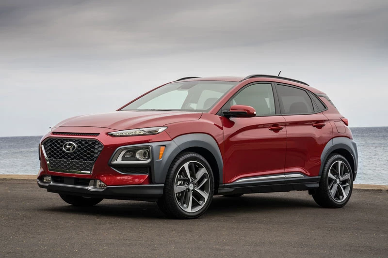 4. Hyundai Kona 2020 (giá khởi điểm: 20.300 USD, điểm tổng thể: 8,2/10).