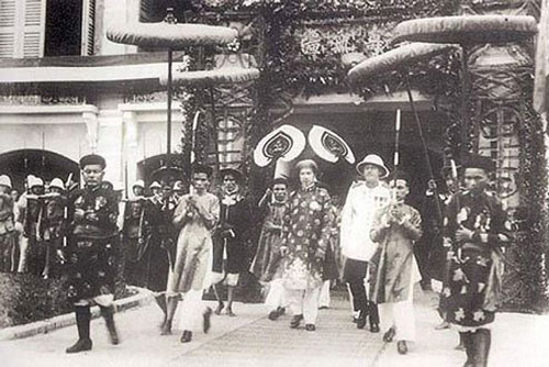 Vua Bảo Đại thoái vị như thế nào?