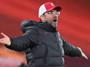 Klopp để ngỏ khả năng gia cố hàng thủ tháng 1 tới