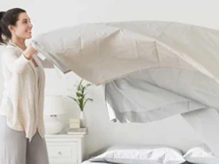 Tác hại của việc gấp chăn ngay sau khi ngủ dậy, đọc xong nhiều người chắc chắn "mừng thầm"