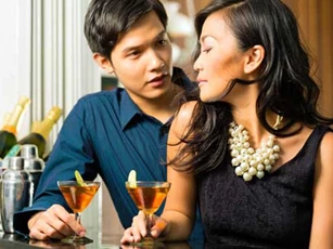 Vợ trẻ không ngờ lý do bị chồng hành 'lên bờ xuống ruộng' ngay sau ngày cưới