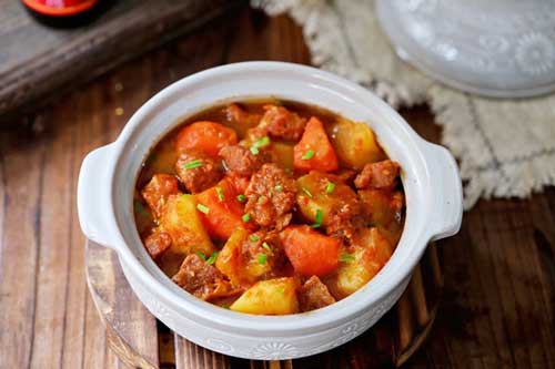 Cách nấu canh thịt bò mềm ngon, nóng hổi cho bữa cơm gia đình