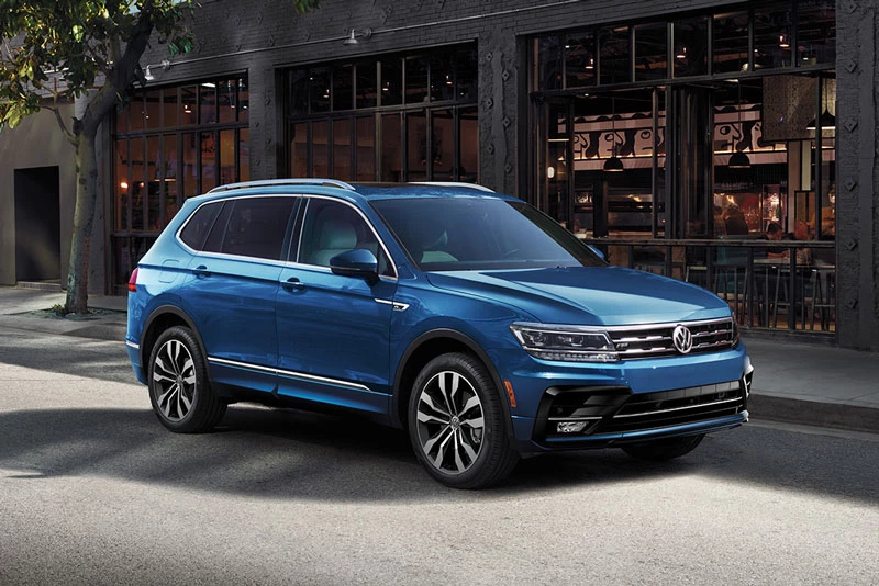 8. Volkswagen Tiguan 2020 (giá khởi điểm: 24.945 USD, điểm tổng thể: 7,8/10).