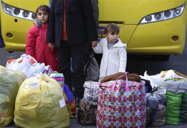 Azerbaijan và Armenia bắt đầu bàn giao lãnh thổ - Ảnh 3.