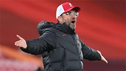 Klopp để ngỏ khả năng gia cố hàng thủ tháng 1 tới