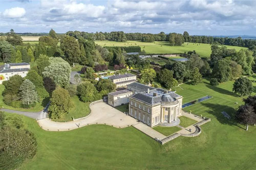 Giới siêu giàu đang chi đậm mua biệt thự cổ ở quê để sống như quý tộc