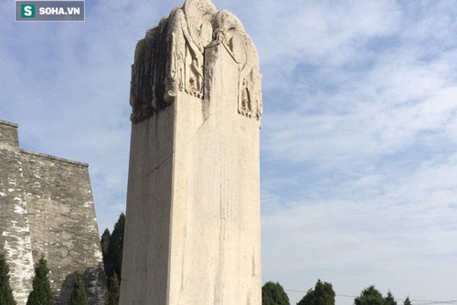 Tấm bia trước mộ Võ Tắc Thiên cao 8m, nặng 99 tấn nhưng tại sao tuyệt nhiên không được đề dù chỉ 1 chữ?