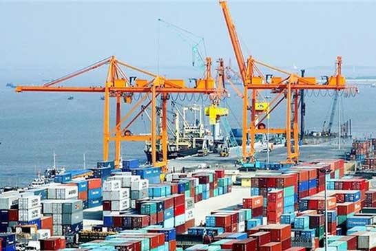 Thâm hụt thương mại lần đầu sau 6 tháng liên tục thặng dư