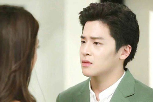 Vừa ly hôn, vợ sinh con giống hệt chồng cũ