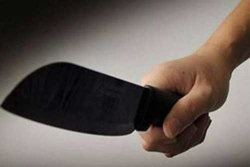 Hà Tĩnh: Bị nhắc nhở vì thường xuyên uống rượu, con trai cầm dao truy sát bố đẻ