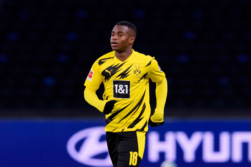 Dortmund trình làng chân sút 16 tuổi, phá kỷ lục cầu thủ trẻ nhất Bundesliga