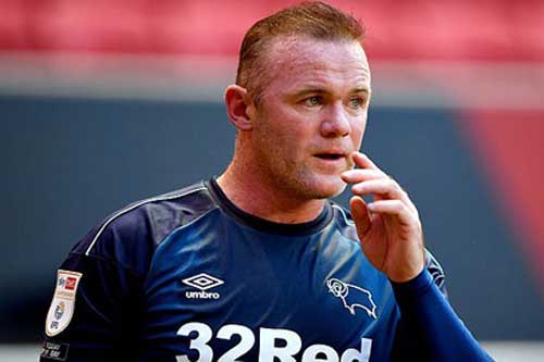 Rooney nhận thất bại trong trận đầu làm HLV kiêm cầu thủ