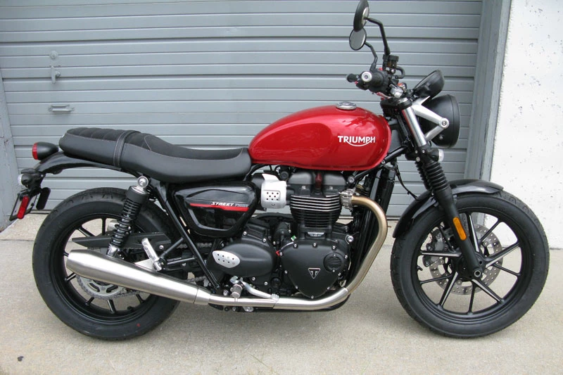 9. Triumph Street Twin (giá khởi điểm: 9.300 USD).