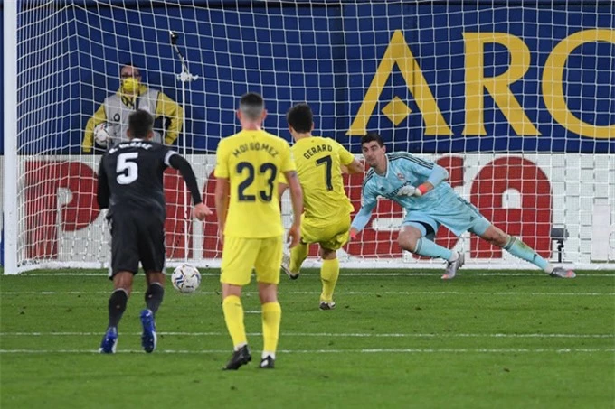 Moreno gỡ hòa cho Villarreal ở phút 76