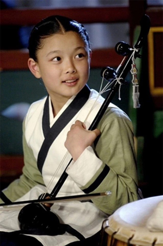 “Em gái quốc dân” Kim Yoo Jung “lột xác” ngoạn mục ở tuổi 21 - 1