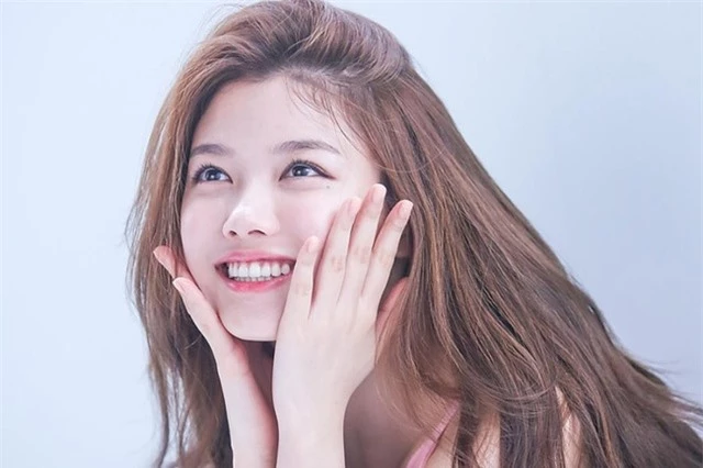 “Em gái quốc dân” Kim Yoo Jung “lột xác” ngoạn mục ở tuổi 21 - 32