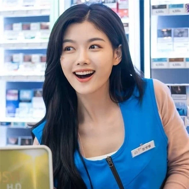 “Em gái quốc dân” Kim Yoo Jung “lột xác” ngoạn mục ở tuổi 21 - 5