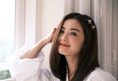 Thái Trác Nghiên nắm tay bạn trai giàu có, phủ nhận tin đồn chia tay