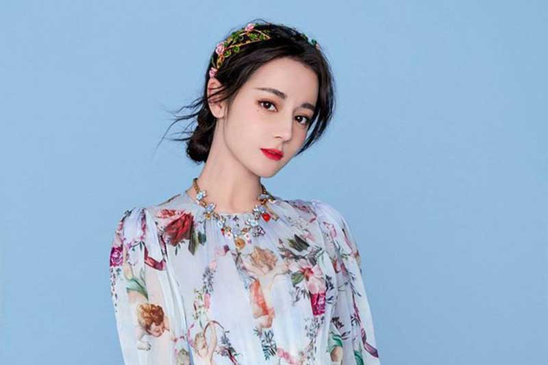 Những sao Hoa ngữ bị fan 'ném đá' khi tỏ ra ngốc nghếch, giả nai quá mức: Có tên Địch Lệ Nhiệt Ba, Cúc Tịnh Y