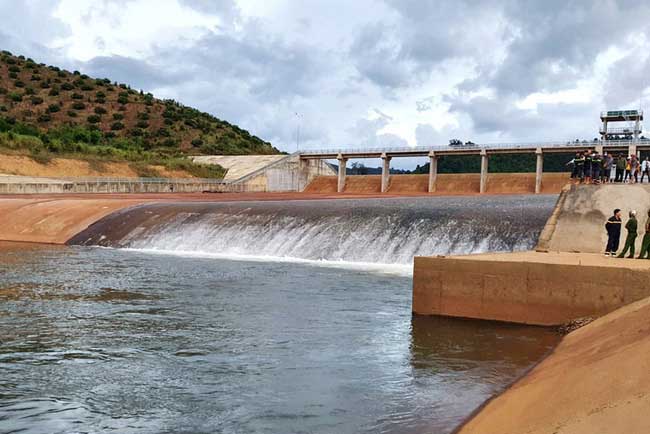 Trượt chân rơi xuống hồ thủy lợi, một thanh niên mất tích