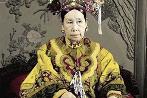 Từ khi cầm quyền cho đến lúc chết, Từ Hi Thái hậu chỉ uống nước trắng đun sôi duy nhất 1 lần, tại sao?