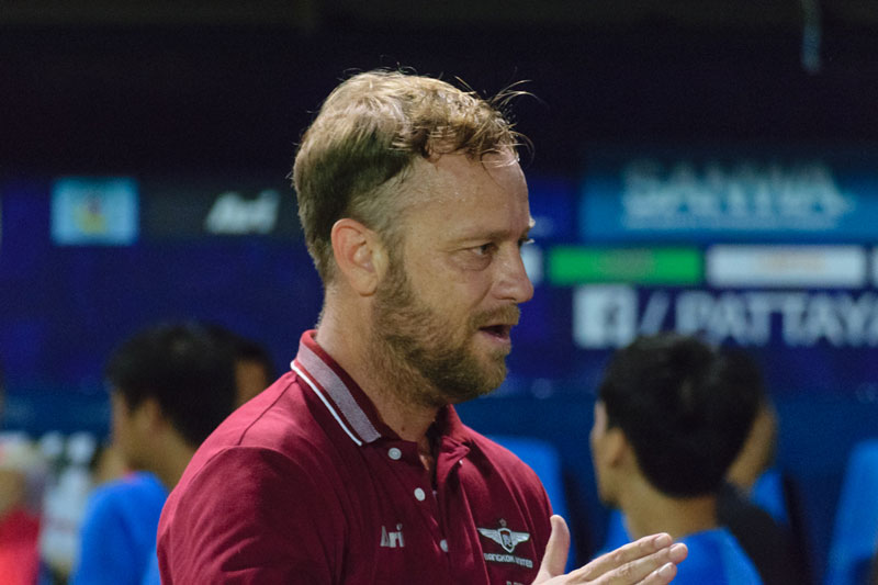 Ứng viên HLV trưởng CLB TP.HCM hưởng thu nhập 'khủng' ra sao?